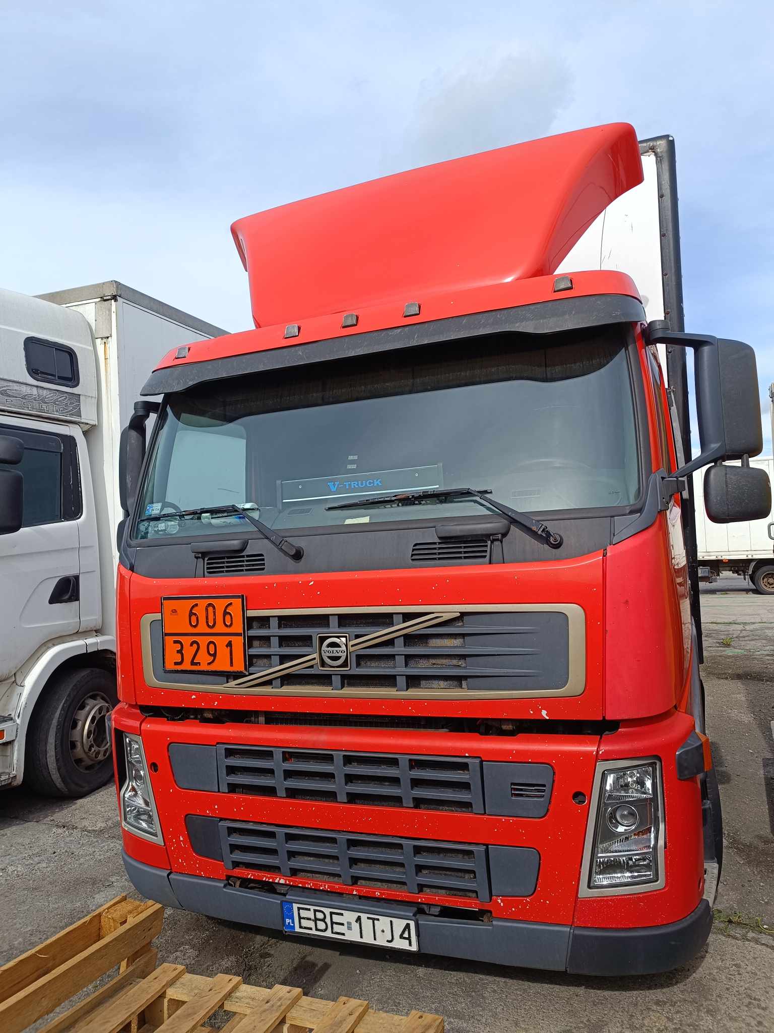 Ciężarówka VOLVO FM12 na sprzedaż (Bełchatów)